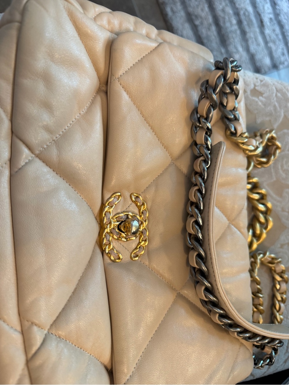 chanel 19 medium bag, very good condition full inclusion